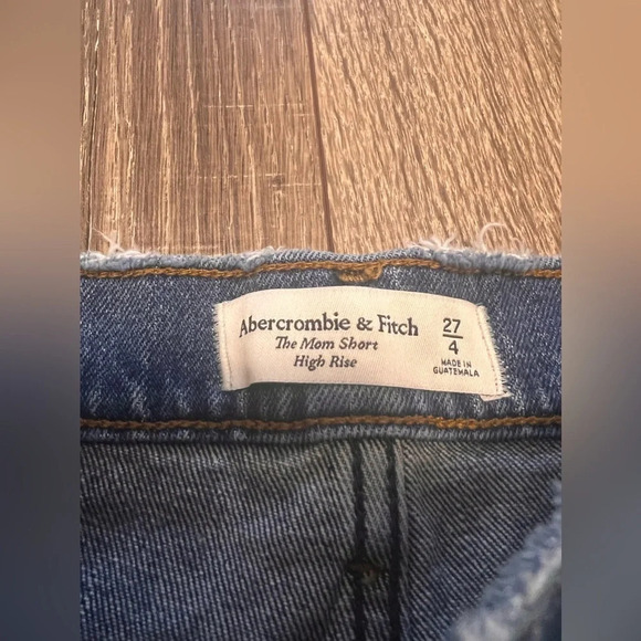 Abercrombie & Fitch High Rise Mom Short Color: Medium Size: 27 - Picture 6 of 8